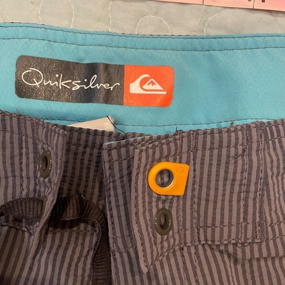 *3/$15  Quicksilver Men’s Size 34 Gray Board Shorts - Picture 3 of 13